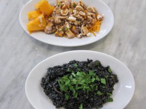Risotto nero di seppia e insalata di mare